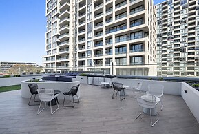 High-rise Balcony Unit With City Views, Gym, Pool