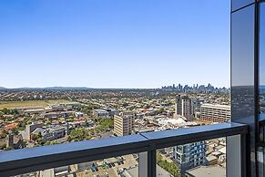 High-rise Balcony Unit With City Views, Gym, Pool