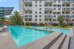 Central Braddon Retreat With Balcony & Pool Access