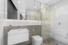 Remarkable 3-bed With City Views & Swimming Pool