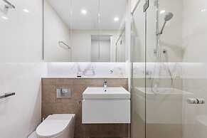 Remarkable 3-bed With City Views & Swimming Pool