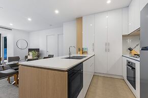 Remarkable 3-bed With City Views & Swimming Pool