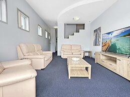 3-bed With Alfresco Dining & Pool in Batemans Bay