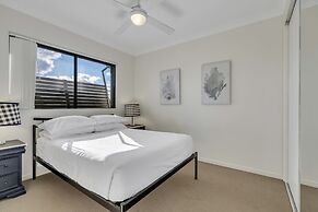Bright 2-bed With Private Balcony & Serene View