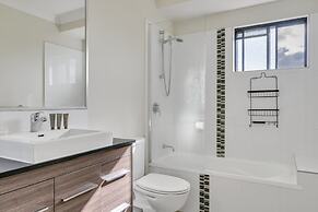 Bright 2-bed With Private Balcony & Serene View