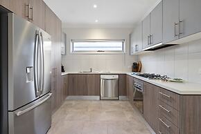 Seaside 3-bed Home, Direct Beach Access