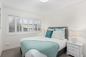 Wake to Waves in Spacious 3-bed Beachfront Unit