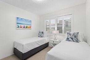 Wake to Waves in Spacious 3-bed Beachfront Unit