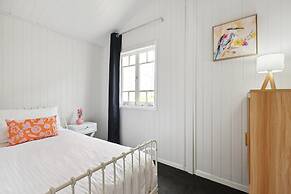 Tranquil 3-bed Family Home With Spacious Backyard