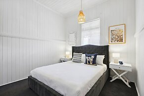 Tranquil 3-bed Family Home With Spacious Backyard