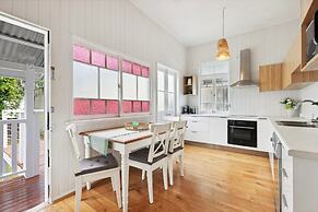 Tranquil 3-bed Family Home With Spacious Backyard