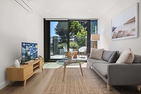 1BR Apartment Near CBD With Pool