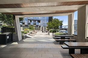 1BR Apartment Near CBD With Pool