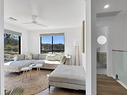 Chic 4-bed Beach House With Sea Views