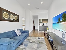 Chic 4-bed Beach House With Sea Views