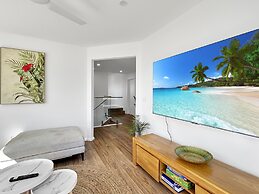 Chic 4-bed Beach House With Sea Views