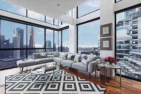 Incredible City Views in Convenient CBD Apartment