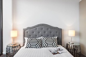 Incredible City Views in Convenient CBD Apartment