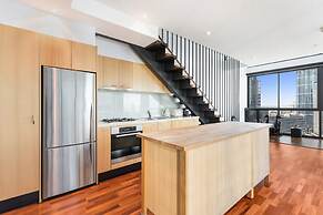 Incredible City Views in Convenient CBD Apartment