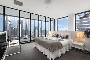 Incredible City Views in Convenient CBD Apartment