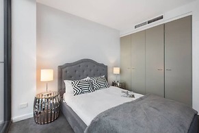 Incredible City Views in Convenient CBD Apartment