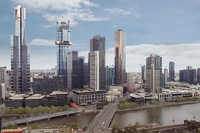 Incredible City Views in Convenient CBD Apartment