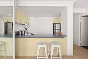 Ideal Studio Inner-city Pad With Private Balcony