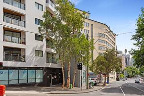 Ideal Studio Inner-city Pad With Private Balcony