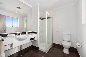 Spacious Inner-west 2-bed With Alfresco Dining