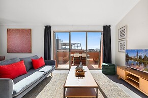 Spacious Inner-west 2-bed With Alfresco Dining