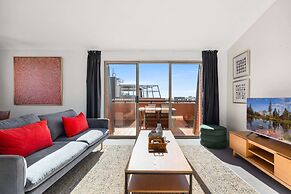 Spacious Inner-west 2-bed With Alfresco Dining