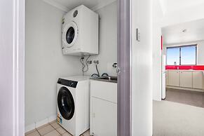 Spacious Inner-west 2-bed With Alfresco Dining