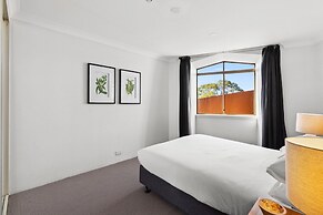 Spacious Inner-west 2-bed With Alfresco Dining