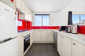 Spacious Inner-west 2-bed With Alfresco Dining
