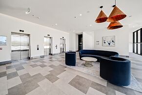 Chic 1-bed With Sophisticated Decor,
