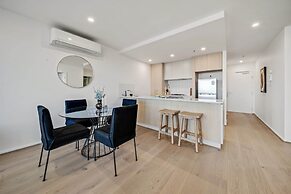 Chic 1-bed With Sophisticated Decor,