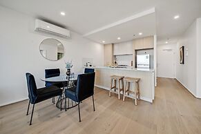 Chic 1-bed With Sophisticated Decor,