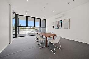Chic 1-bed With Sophisticated Decor,