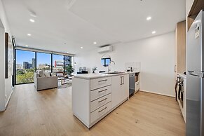 Chic 1-bed With Sophisticated Decor,