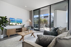 Spacious 2-bed Apartment With Rooftop Views