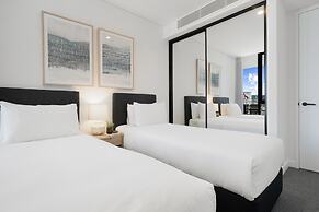 Spacious 2-bed Apartment With Rooftop Views