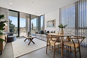 Spacious 2-bed Apartment With Rooftop Views