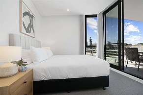 Spacious 2-bed Apartment With Rooftop Views