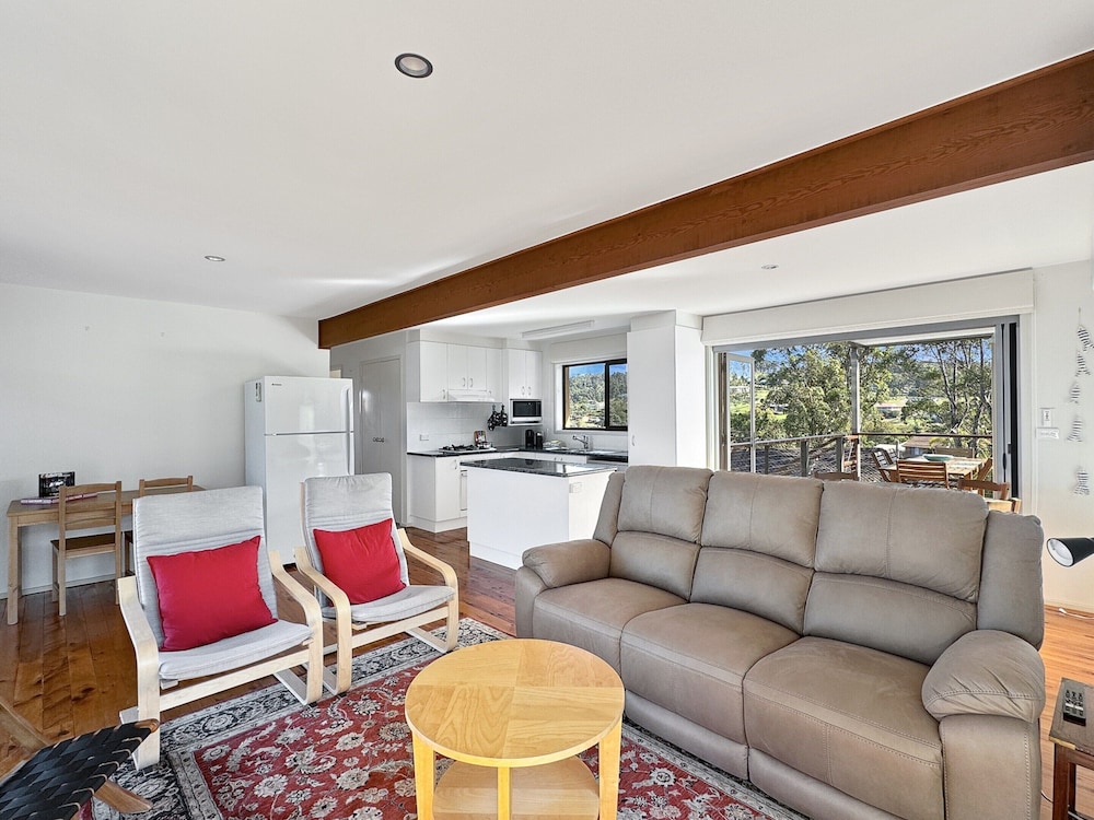 Fab 3-bed Stay With Great Outdoors & Water Views
