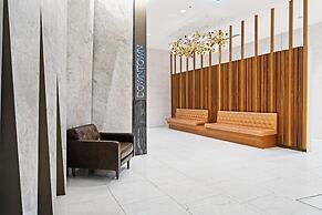 CBD High-rise 1-bed With Pool, Gym & Views