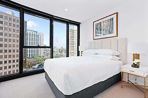CBD High-rise 1-bed With Pool, Gym & Views