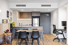 Central Brisbane Stay With Balcony, Pool & BBQ
