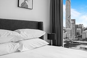 Central Brisbane Stay With Balcony, Pool & BBQ