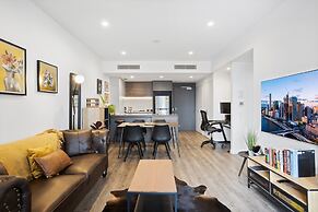 Central Brisbane Stay With Balcony, Pool & BBQ