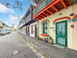 Charming Townhouse Steps From Newcastle Beach